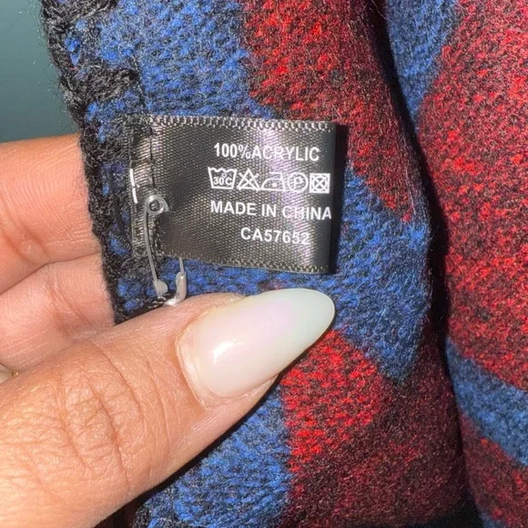 Geometric Patterned Scarf - Picture 2 of 3